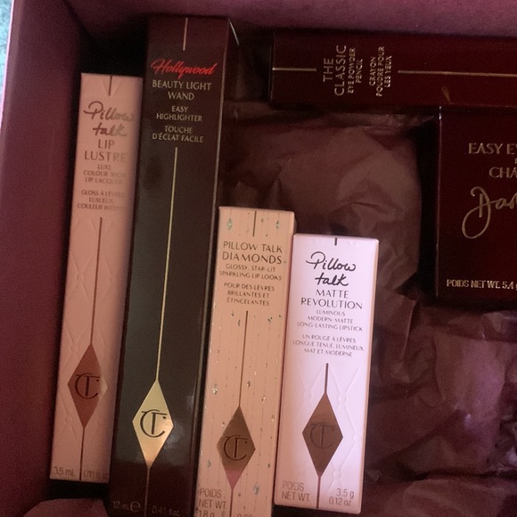 Charlotte Tilbury NEW! CHARLOTTE’S MAGIC HYDRATE & GLOW MYSTERY BOX - Picture 5 of 9